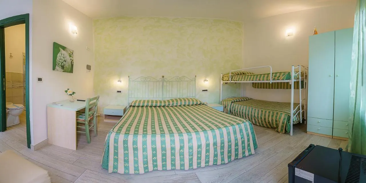 Отель Albergo La Lampara Марина-ди-Чечина