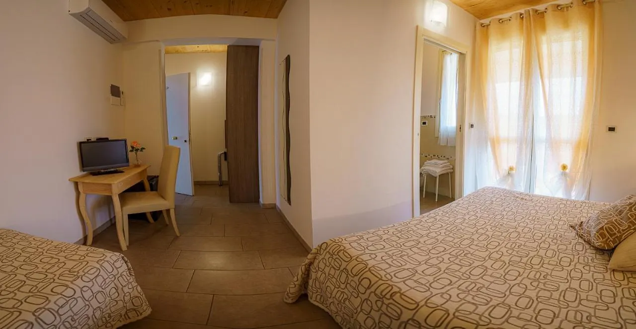 Отель Albergo La Lampara Марина-ди-Чечина