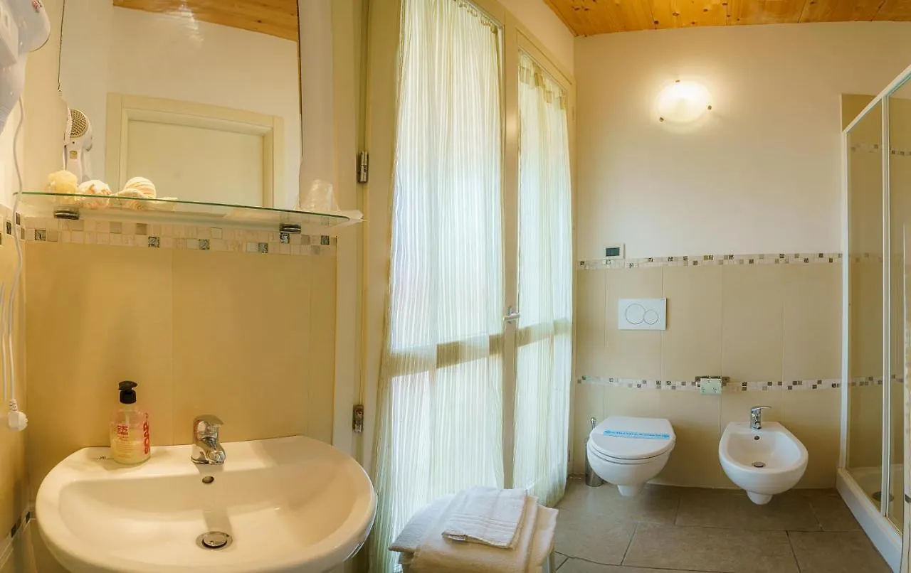 Отель Albergo La Lampara Марина-ди-Чечина